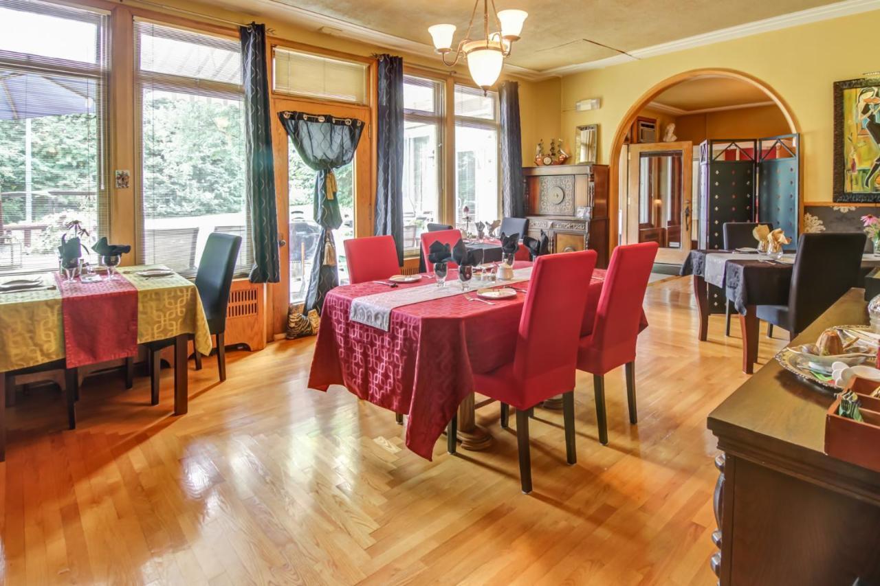 Chateau Murdock Gite Et Esthetique 1950 Chicoutimi Exteriör bild