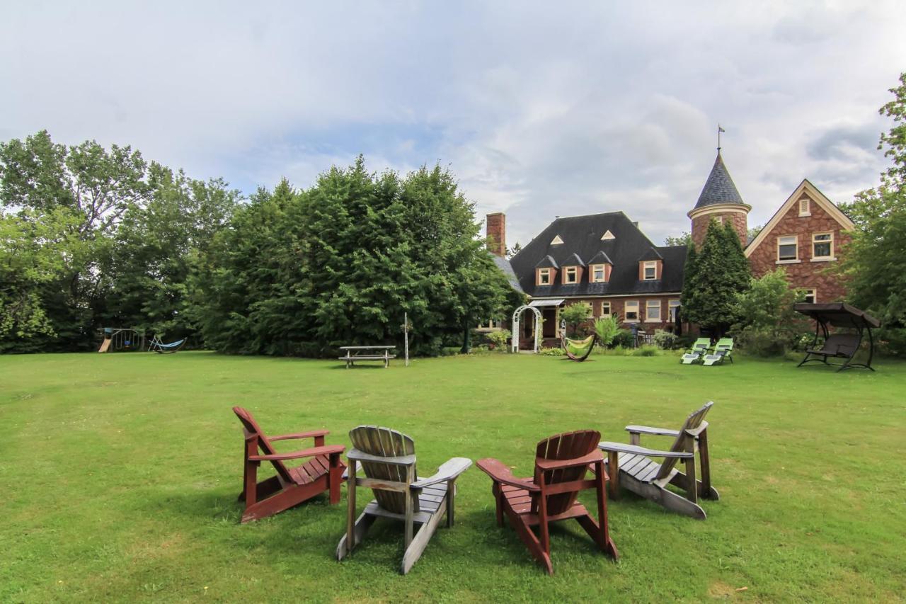Chateau Murdock Gite Et Esthetique 1950 Chicoutimi Exteriör bild
